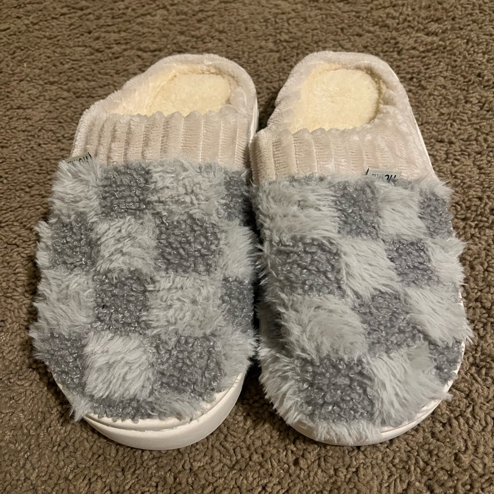 Unbranded slippers size 42-43!